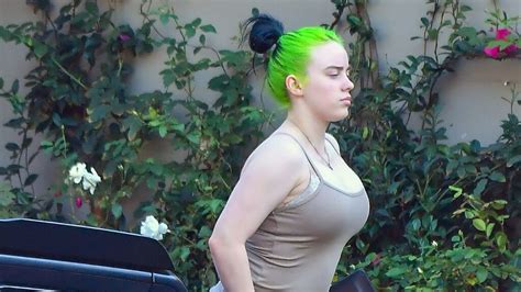 Jun 5, 2021 · Billie Eilish’s latest TikTok dance video of her new song Lost Cause features two accidental wardrobe malfunctions. Singer jokes “T*s falling out.” Billie is embracing the skimpy look these ... 